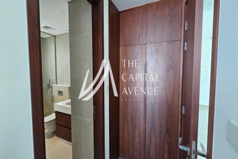 5 bedrooms Villa in Abu Dhabi, UAE No. 86805 2