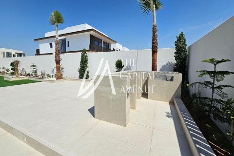 5 bedrooms Villa in Abu Dhabi, UAE No. 86805 23
