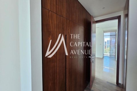 5 bedrooms Villa in Abu Dhabi, UAE No. 86805 25