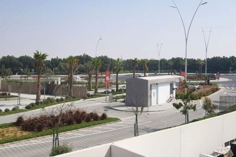 Commercial property de 4 dormitorios en  Yas Acres, UAE No. 79754 6