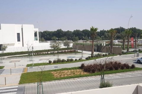 Commercial property de 4 dormitorios en  Yas Acres, UAE No. 79754 11