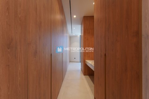 Commercial property de 5 dormitorios en  Yas Acres, UAE No. 79780 13