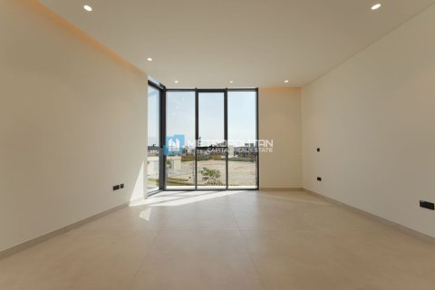 Commercial property de 5 dormitorios en  Yas Acres, UAE No. 79780 3