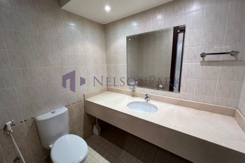 4 bedrooms Villa in Doha, Qatar No. 57970 7
