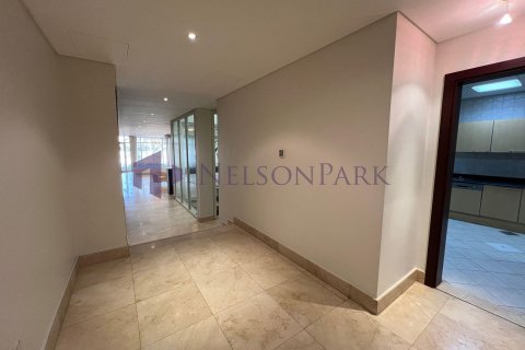 4 bedrooms Villa in Doha, Qatar No. 57970 6