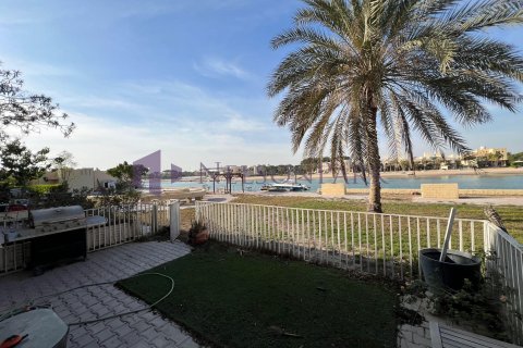 4 bedrooms Villa in Doha, Qatar No. 57970 1