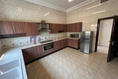 5 bedrooms Villa in Doha, Qatar No. 57969 10