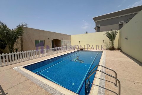 5 bedrooms Villa in Doha, Qatar No. 57969 2