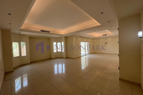 5 bedrooms Villa in Doha, Qatar No. 57969 4