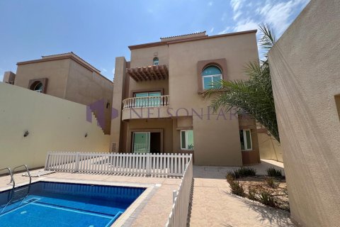 5 bedrooms Villa in Doha, Qatar No. 57969 1