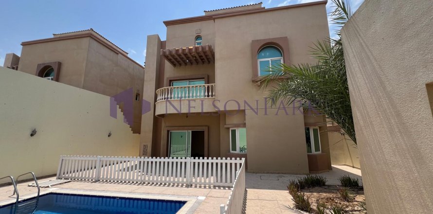 5 bedrooms Villa in Doha, Qatar No. 57969