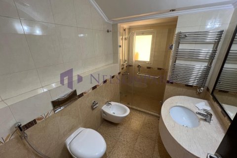 5 bedrooms Villa in Doha, Qatar No. 57969 9