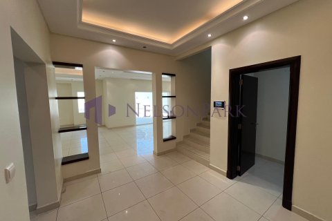 5 bedrooms Villa in Doha, Qatar No. 57969 6