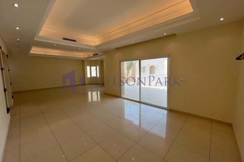 5 bedrooms Villa in Doha, Qatar No. 57969 8