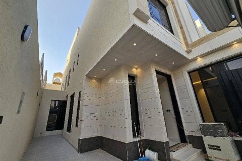 7 bedrooms Villa in Riyadh, Saudi Arabia No. 62830 2
