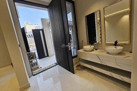 7 bedrooms Villa in Riyadh, Saudi Arabia No. 62830 3