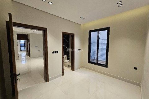 7 bedrooms Villa in Riyadh, Saudi Arabia No. 62830 12