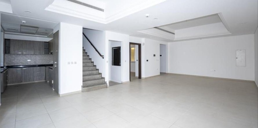 4 bedrooms Townhouse in Dubai Sports City, UAE No. 99911