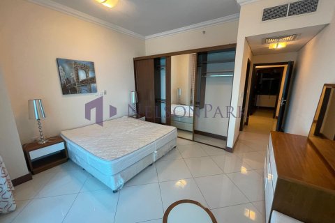 3 bedrooms Apartment in Doha, Qatar No. 57311 2