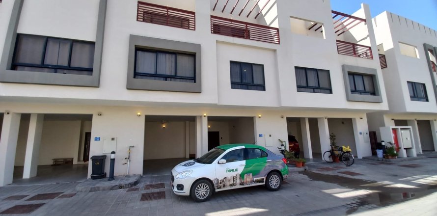 Villa de 5 dormitorios en As Sib, Oman No. 98579