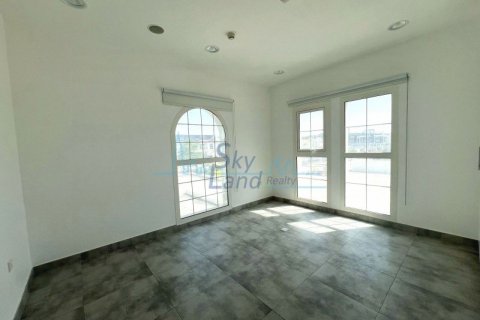 Villa comercial de 4 dormitorios en Umm Suqeim, UAE No. 72595 16