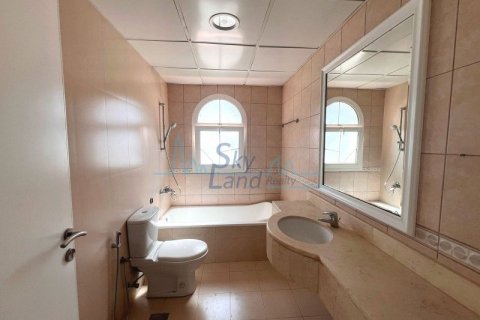 Villa comercial de 4 dormitorios en Umm Suqeim, UAE No. 72595 21