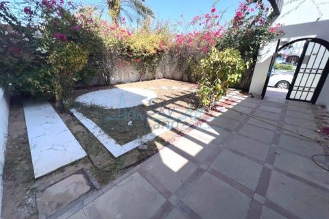 Villa comercial de 4 dormitorios en Umm Suqeim, UAE No. 72595 3