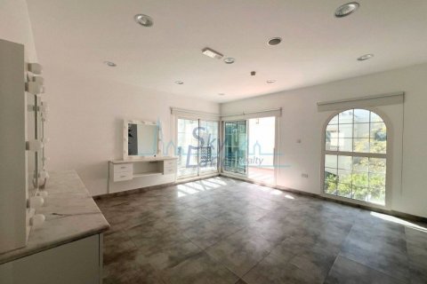 Villa comercial de 4 dormitorios en Umm Suqeim, UAE No. 72595 19