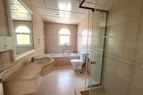 Villa comercial de 4 dormitorios en Umm Suqeim, UAE No. 72595 22