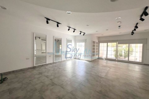 Villa comercial de 4 dormitorios en Umm Suqeim, UAE No. 72595 10