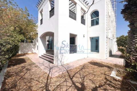 Villa comercial de 4 dormitorios en Umm Suqeim, UAE No. 72595 1