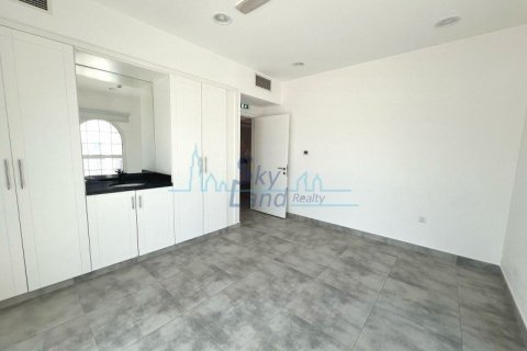 Villa comercial de 4 dormitorios en Umm Suqeim, UAE No. 72595 17