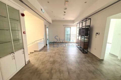 Villa comercial de 4 dormitorios en Umm Suqeim, UAE No. 72595 6