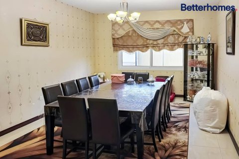 5 bedrooms Villa in Sharjah, UAE No. 10233 2