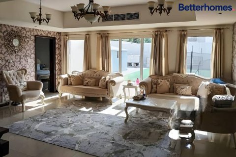5 bedrooms Villa in Sharjah, UAE No. 10233 12