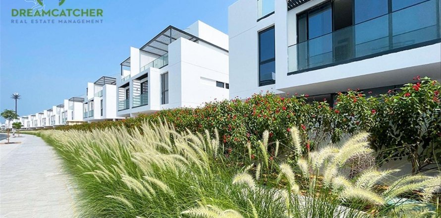 Villa de 4 chambres à Sharjah Waterfront City, UAE No. 75366