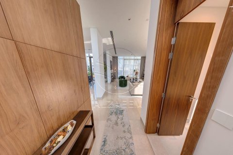 5 bedrooms Villa in Abu Dhabi, UAE No. 89890 8