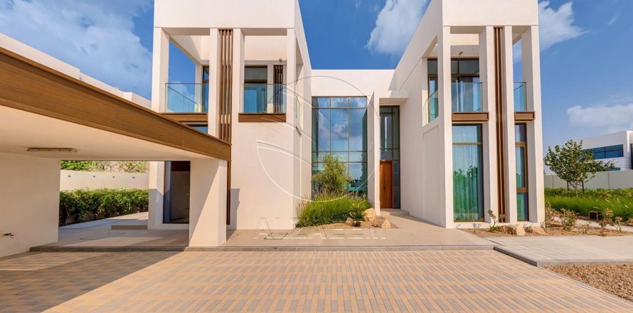 5 bedrooms Villa in Abu Dhabi, UAE No. 89890