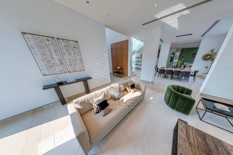 5 bedrooms Villa in Abu Dhabi, UAE No. 89890 13