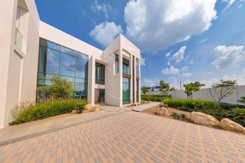 5 bedrooms Villa in Abu Dhabi, UAE No. 89890 4
