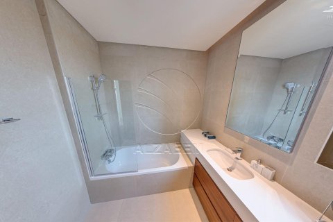 5 bedrooms Villa in Abu Dhabi, UAE No. 89890 3