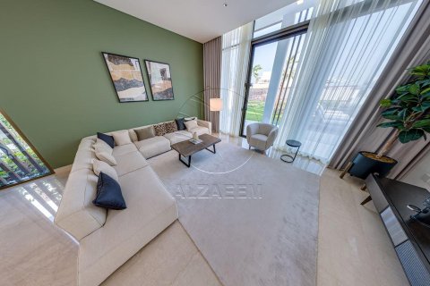 5 bedrooms Villa in Abu Dhabi, UAE No. 89890 17