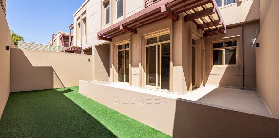 Townhouse de 4 dormitorios en Abu Dhabi, UAE No. 89863