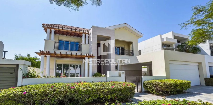 Villa de 4 dormitorios en District One, UAE No. 77455