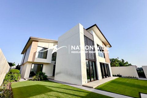 Villa de 4 dormitorios en Abu Dhabi, UAE No. 81673 2