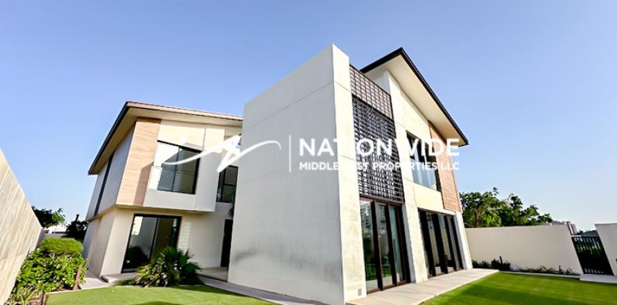 Villa de 4 dormitorios en Abu Dhabi, UAE No. 81673
