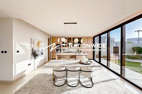Villa de 4 dormitorios en Abu Dhabi, UAE No. 81673 5