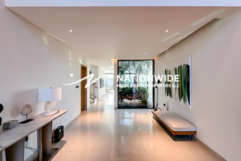Villa de 4 dormitorios en Abu Dhabi, UAE No. 81673 6