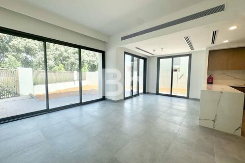 Вилла с 4 спальнями в Dubai Land, ОАЭ №87245 5