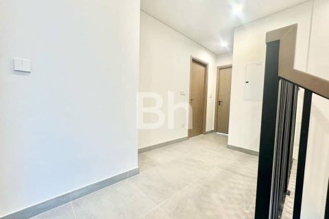Вилла с 4 спальнями в Dubai Land, ОАЭ №87245 18